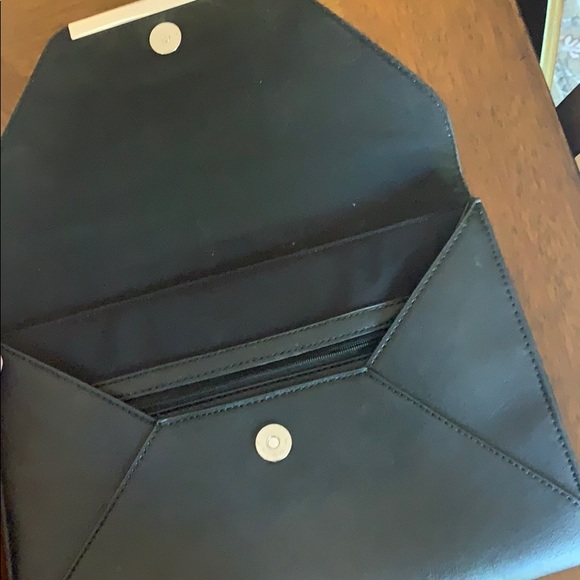 Express faux leather envelope clutch - Picture 3 of 4